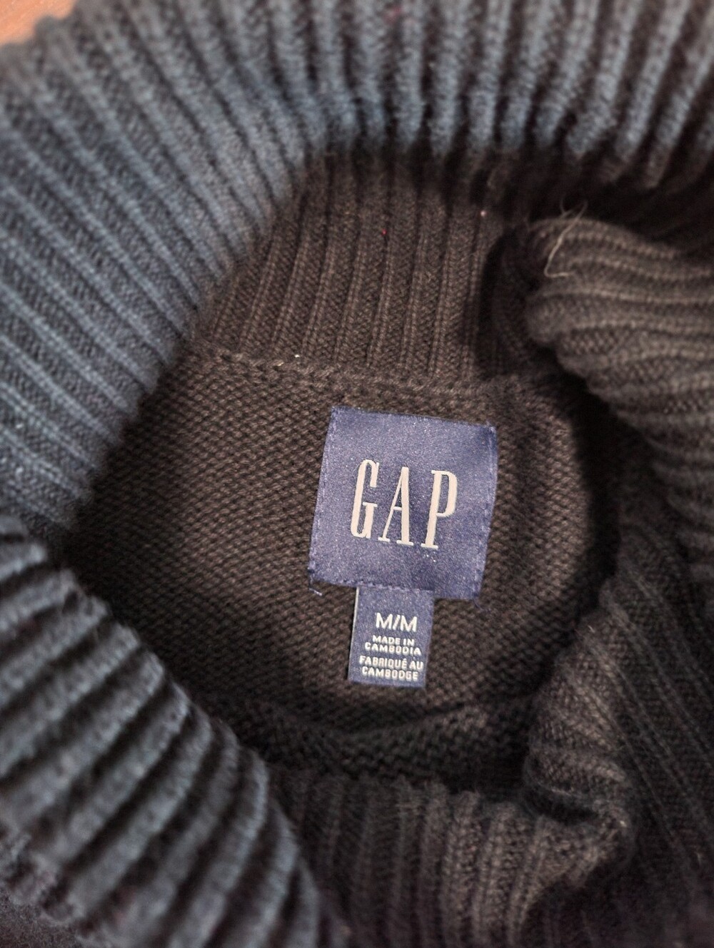 GAP Men’s Black Ribbed Turtleneck Pullover